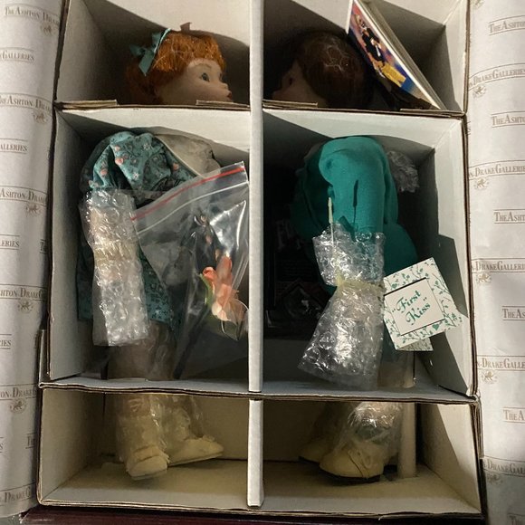 Ashton Drake Collection Doll- First Kiss - Picture 1 of 2